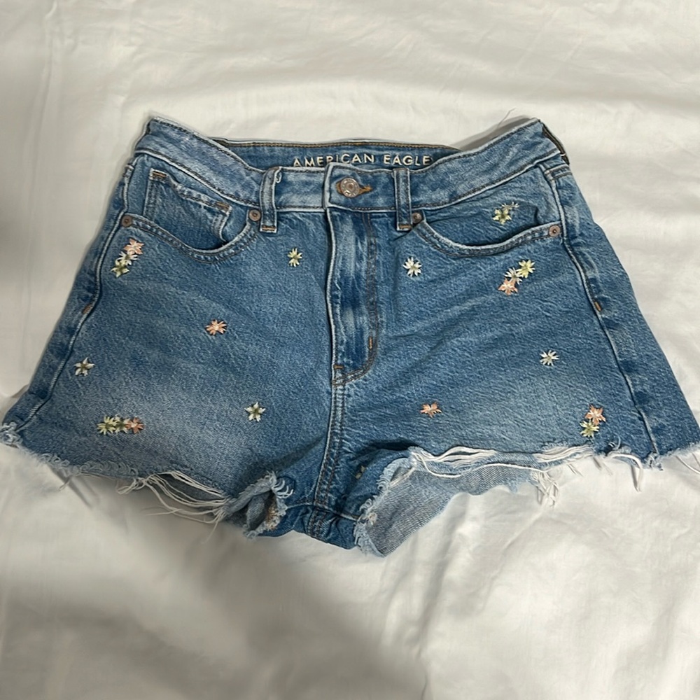 American Eagle Short w/ flowers